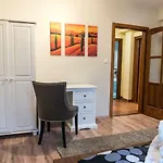 Spacious&Quiet Attic Flat in Centre + PARKING