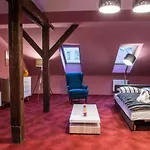 Spacious&Quiet Attic Flat in Centre + PARKING