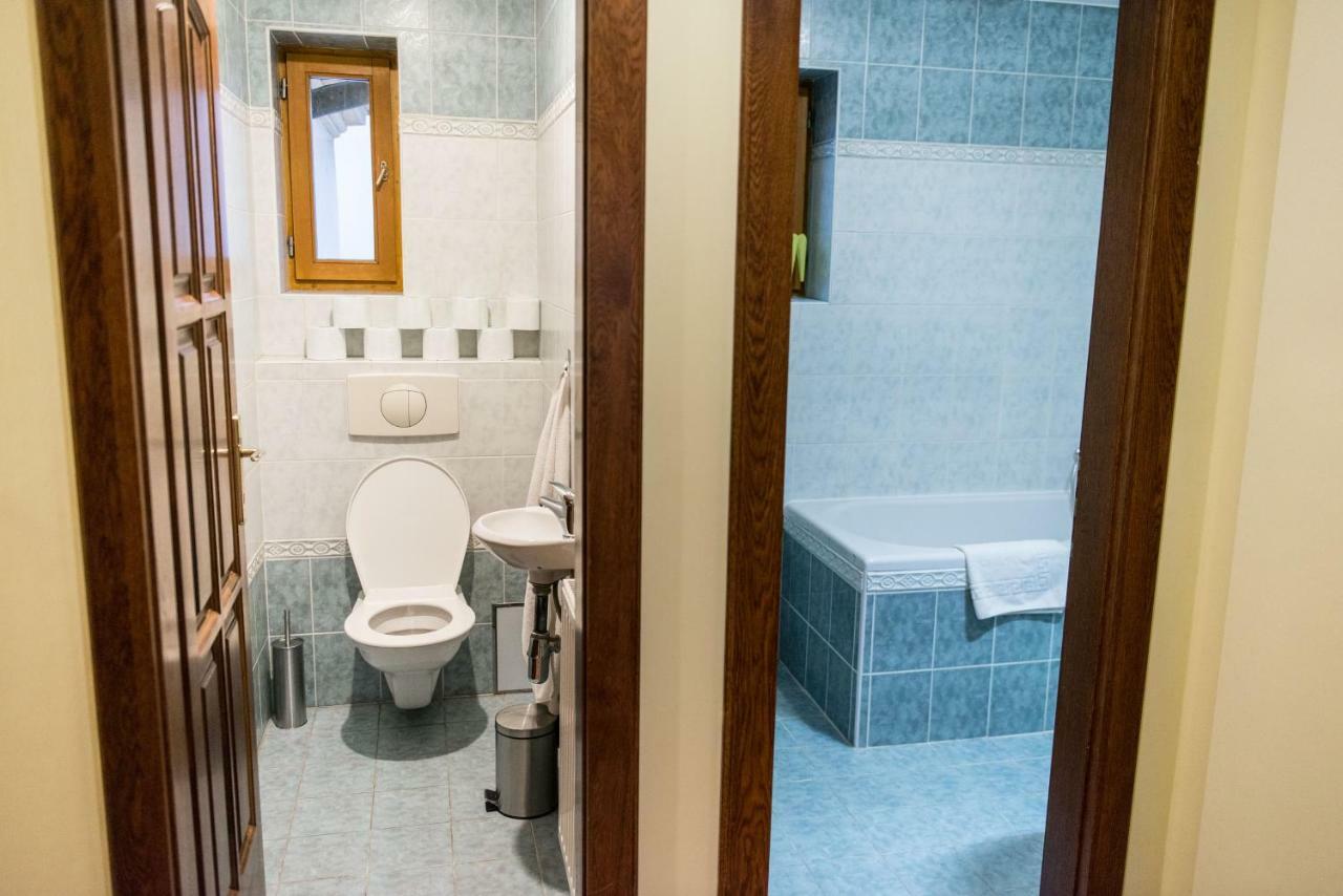 Spacious&quiet Attic Flat In Centre + Parking Apartamento *